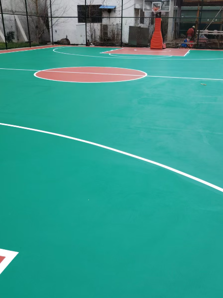 卓尼 球场长期使用易出现地面开裂